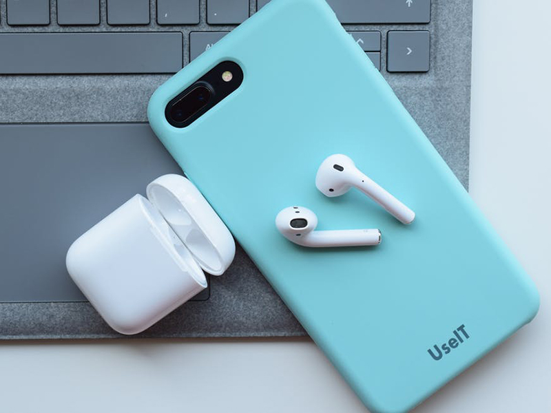 اضغط لمشاهدة الفيديو: آبل تطلق جيلاً جديدًا من "AirPods"